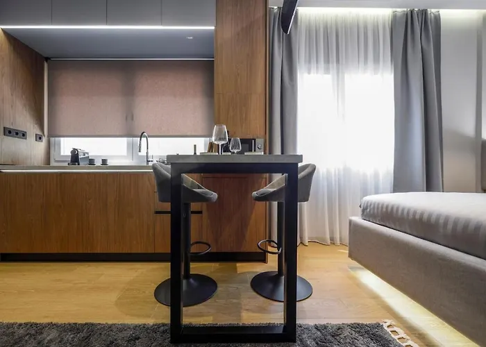 Aristotelian Virtues - Tharros Appartement