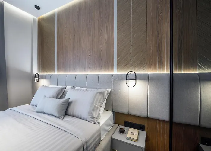 Aristotelian Virtues - Tharros Apartamento *