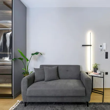 Aristotelian Virtues - Tharros Apartamento